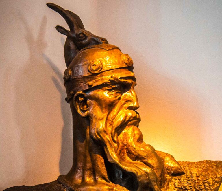 Skanderbeg Statue - Kruje